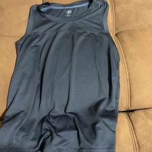 2 cute comfy tanks Black S green M